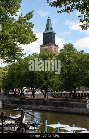 Turun tuomiokirkko o il campanile della Cattedrale di Turku a Turku, Finlandia Foto Stock