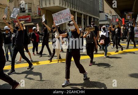 Kuala Lumpur, Malesia. 31 luglio 2021. I manifestanti tengono cartelli durante la protesta di Lawan a Kuala Lumpur per chiedere le dimissioni del primo ministro malese Muhyiddin Yassin. (Credit Image: © Kepy/ZUMA Press Wire) Foto Stock