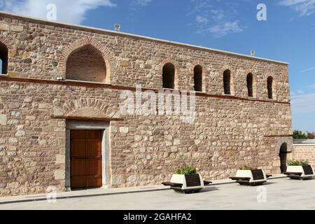 La Moschea di Konya Alaeddin fu costruita nel XIII secolo durante il periodo Anatoliano Seljuk. Parete del cortile nord. Konya, Turchia. Foto Stock
