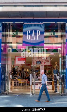 gap negozio di abbigliamento, alta strada problemi, shopping online, negozi di abbigliamento, vendita al dettaglio di alta strada, gap negozio di abbigliamento a glasgow, gap negozio di chiusura Foto Stock