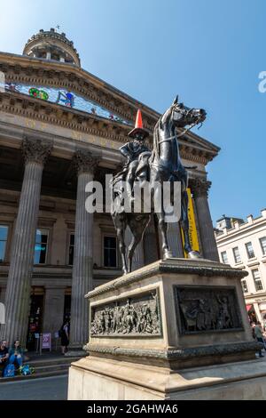 statua del duca di wellington, scultura a glasgow, monumenti di glasgow, storia di glasgow, scultura in bronzo del duca di wellington, arte scolastica Foto Stock