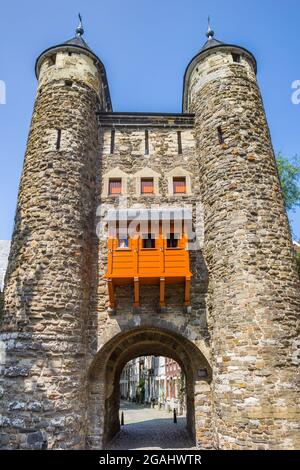 Porta dell'inferno nella storica cinta muraria di Maastricht, Paesi Bassi Foto Stock