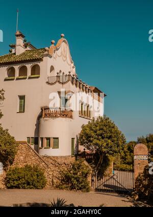 Barcellona, Spagna - 12 aprile 2021 - la famosa Casa Trias all'interno del Parc Guell Foto Stock