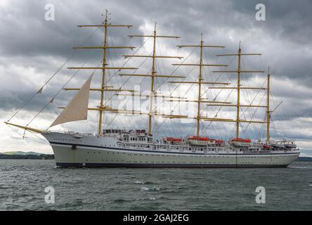 Poole Harbour UK. 29 luglio 2021. SV Golden Horizon è una nave alta con scafo in acciaio a cinque alberi, destinata ad essere utilizzata come nave da crociera Foto Stock