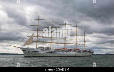 Poole Harbour UK. 29 luglio 2021. SV Golden Horizon è una nave alta con scafo in acciaio a cinque alberi, destinata ad essere utilizzata come nave da crociera Foto Stock