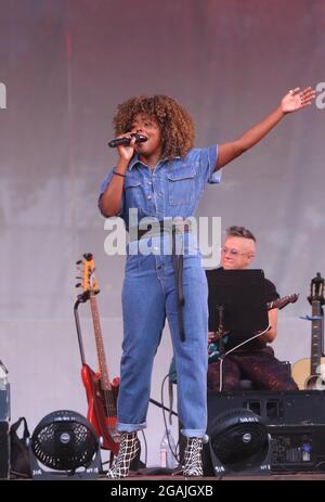 New York, NY, Stati Uniti. 30 luglio 2021. Adrienne Warren suona durante la Carnegie Hall in tutta la città: Adrienne Warren and Friends, tenutasi a Bryant Park, il 30 luglio 2021, a New York City. Credit: Joseph Marzullo/Media Punch/Alamy Live News Foto Stock