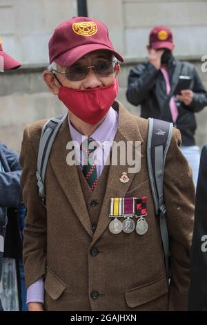 Londra, Regno Unito. 31 luglio 2021 Gurkhas si è riunito a Whitehall di fronte a Downing Street per chiedere pensioni eque e uguali ai loro omologhi britannici, con alcuni Gurkhas nel loro undicesimo giorno sciopero della fame Paul Quezada-Neiman/Alamy Live News Foto Stock