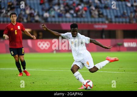 Miyagi, Giappone. 31 luglio 2021. Youssouf Dao della Costa d'Avorio spara durante la partita finale di calcio maschile tra la Spagna e la Costa d'Avorio ai Giochi Olimpici di Tokyo 2020 a Miyagi, Giappone, 31 luglio 2021. Credit: LU Yang/Xinhua/Alamy Live News Foto Stock