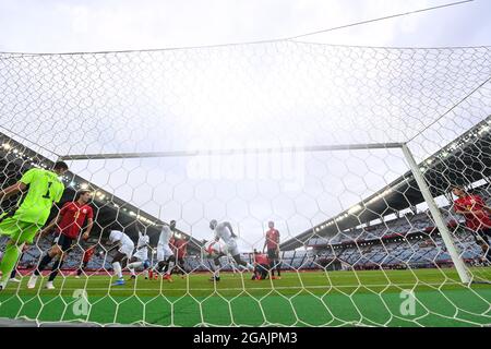 Miyagi, Giappone. 31 luglio 2021. Eric Bailly della Costa d'Avorio segna durante la partita finale di calcio maschile tra la Spagna e la Costa d'Avorio ai Giochi Olimpici di Tokyo 2020 a Miyagi, Giappone, il 31 luglio 2021. Credit: LU Yang/Xinhua/Alamy Live News Foto Stock