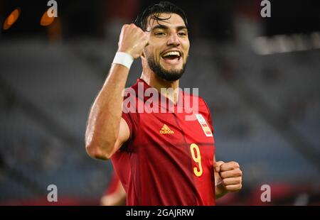 Miyagi, Giappone. 31 luglio 2021. Rafa Mir di Spagna festeggia il punteggio durante la partita finale del calcio maschile tra la Spagna e la Costa d'Avorio ai Giochi Olimpici di Tokyo 2020 a Miyagi, Giappone, il 31 luglio 2021. Credit: LU Yang/Xinhua/Alamy Live News Foto Stock