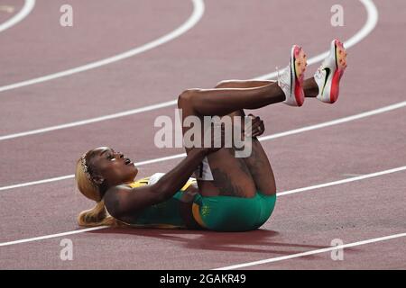 Tokyo, Giappone. 31 luglio 2021. Elaine Thompson-Herah della Giamaica festeggia dopo aver vinto la gara femminile di 100 metri alla competizione atletica durante le Olimpiadi estive di Tokyo, Giappone, sabato 31 luglio 2021. Thompson-Herah ha vinto oro e compagni di squadra Shelly-Ann Fraser-Pryce l'argento e Shericka Jackson, bronzo. Foto di Richard Ellis/UPI Credit: UPI/Alamy Live News Foto Stock