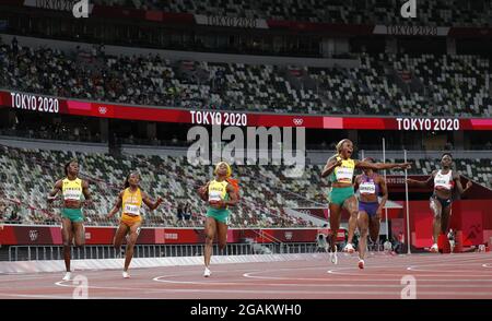 Tokyo, Giappone. 31 luglio 2021. Elaine Thompson-Herah della Giamaica, Shelly-Ann Fraser-Pryce (C) e Shericka Jackson (L) finiscono uno-due-tre nelle finali femminili di 100 metri alla competizione atletica durante le Olimpiadi estive di Tokyo, Giappone, sabato 31 luglio 2021. Foto di Bob strong/UPI. Credit: UPI/Alamy Live News Foto Stock