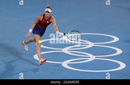 (210731) -- TOKYO, 31 luglio 2021 (Xinhua) -- Marketa Vondrousova della Repubblica Ceca compete durante la partita finale dei Giochi Olimpici di Tokyo 2020 contro Belinda Bencic della Svizzera all'Ariake Tennis Park di Tokyo, Giappone, 31 luglio 2021. (Xinhua/Du Xiaoyi) Foto Stock