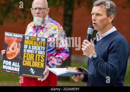 Belfast, Regno Unito. 31 luglio 2021. 31/07/2021 i manifestanti cristiani anti-aborto si sono riuniti a Writers Square come un Rally contro i sostenitori Pro aborto che erano lì. Credit: Bonzo/Alamy Live News Foto Stock