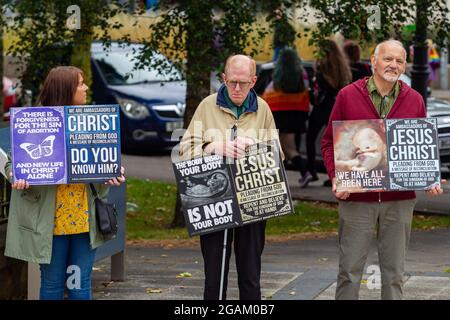 Belfast, Regno Unito. 31 luglio 2021. 31/07/2021 i manifestanti cristiani anti-aborto si sono riuniti a Writers Square come un Rally contro i sostenitori Pro aborto che erano lì. Credit: Bonzo/Alamy Live News Foto Stock