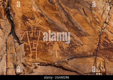 Spettacolare pannello di una figura umana stilizzata al sito McKee Spring Petroglyph, Dinosaur National Monument, Utah, USA Foto Stock