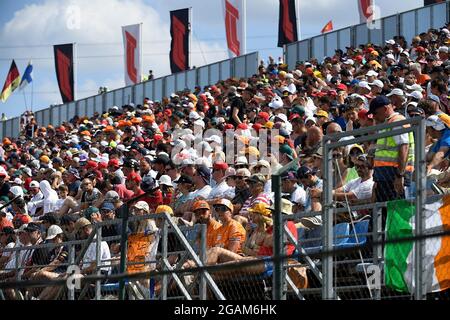 31 luglio 2021, Hungaroring, Budapest, Gran Premio di Formula 1 Gran Premio d'Ungheria 2021, nella foto gli appassionati festeggiano negli stand. Foto Stock