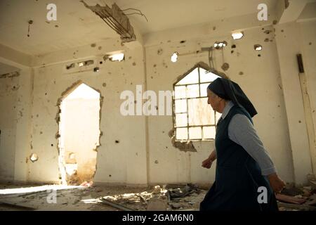 Una delegazione ecclesiastica francese si è recata in Siria per fare una valutazione necessaria e aiutare il popolo cristiano che ha affrontato la sofferenza il 2021 luglio Foto Stock