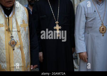 Una delegazione ecclesiastica francese si è recata in Siria per fare una valutazione necessaria e aiutare il popolo cristiano che ha affrontato la sofferenza il 2021 luglio Foto Stock