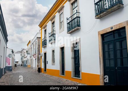 Strade storiche nel centro della città di Faro, Portogallo. Foto Stock
