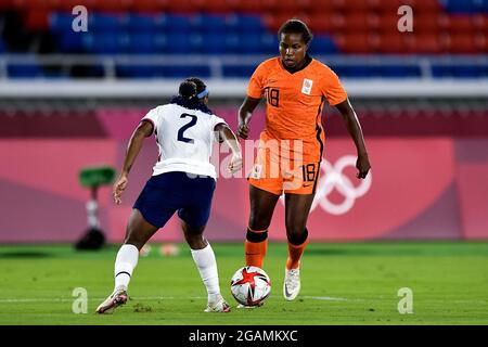 Crystal Dunn degli Stati Uniti e Lith Beerensteyn dei Paesi Bassi durante i Giochi Olimpici di Tokyo 2020, Football Women's Quarter Final match tra Paesi Bassi e Stati Uniti il 30 luglio 2021 all'International Stadium Yokohama di Yokohama, Giappone - Photo Pablo Morano / Orange Pictures / DPPI Foto Stock