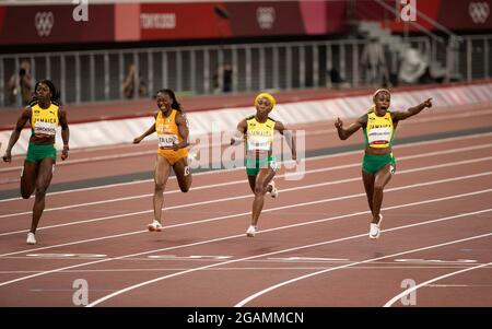 Tokyo, Kanto, Giappone. 31 luglio 2021. Shericka Jackson (JAM), vincitore della medaglia di bronzo, Shelly-Ann Fraser-Pryce (JAM), vincitore della medaglia d'argento e vincitore della medaglia d'oro Elaine Thompson-Herah (JAM) nel traguardo finale della finale femminile di 100 metri durante i Giochi Olimpici estivi di Tokyo 2020 allo Stadio Olimpico. Sabato 31 luglio 2021 a Tokyo. (Credit Image: © Paul Kitagaki Jr./ZUMA Press Wire) Foto Stock