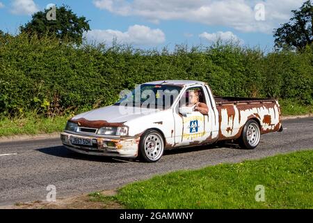 1991, 90s, 1990, Ford bianco arrugginito popolare pick-up auto d'epoca classica in arrivo al Capesthorne Hall mostra di auto classiche. Foto Stock