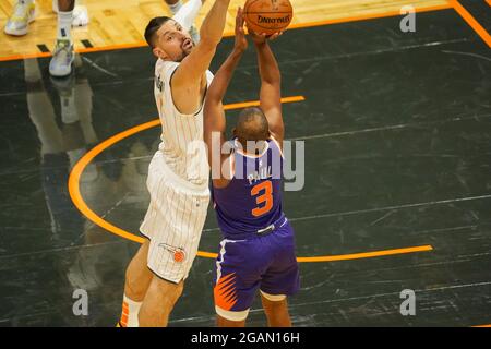 Orlando, Florida, USA, 23 marzo 2021, Phoenix Suns Chris Paul n. 3 scatta una foto durante il gioco all'Amway Center (Photo Credit: Marty Jean-Louis) Foto Stock