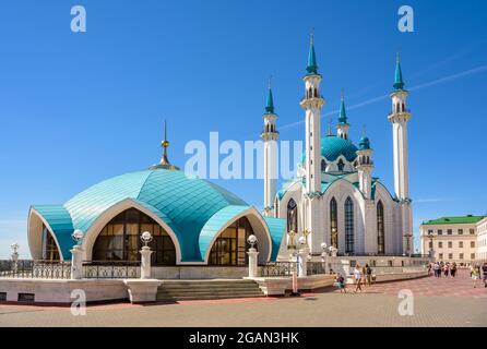 Moschea di Kul Sharif nel Cremlino di Kazan, Tatarstan, Russia. E' un famoso punto di riferimento di Kazan. Bella architettura islamica, turistica Foto Stock