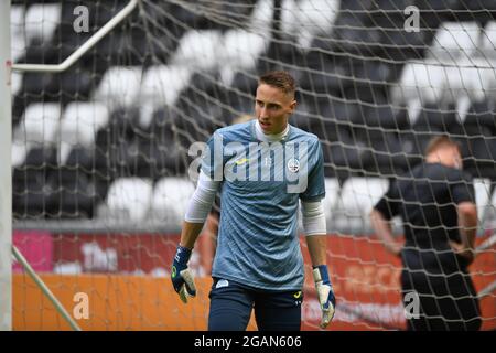 Steven Benda n. 13 di Swansea City durante il riscaldamento pre-partita Foto Stock