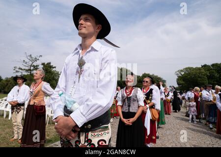 Czestochowa, Polonia. 31 luglio 2021. Gli Highlanders hanno visto al monastero di Jasna Gora, durante il pellegrinaggio. Ogni anno in estate, migliaia di pellegrini vengono al monastero di Jasna Gora a Czestochowa per pregare davanti all'immagine della Madonna Nera. Tradizionalmente, ogni anno, gli altipiani vengono anche a Jasna Gora. Il Monastero di Jasna Gora è il più grande santuario della Polonia per tutti i cattolici. Credit: SOPA Images Limited/Alamy Live News Foto Stock