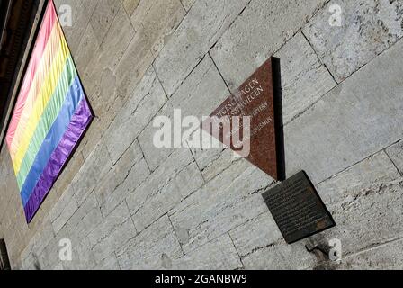 Memorial sulla persecuzione degli omosessuali durante l'epoca del nazismo, Nollendorfplatz, Berlino Foto Stock