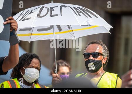 Austin, Texas, Stati Uniti. 31 luglio 2021. Rally al Campidoglio. La Campagna dei poveri ha concluso la loro marcia di quattro giorni, 27 miglia, da Georgetown ad Austin, sabato mattina al Campidoglio. Mentre è stato chiamato un rally dei diritti di voto, la campagna ha anche chiesto un aumento del salario minimo tra gli altri 'demands'. Credit: Sidney Bruere/Alamy Live News Foto Stock