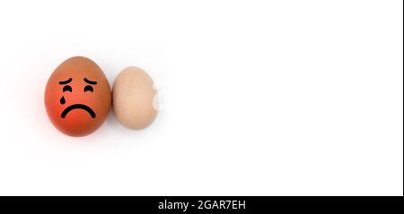 Concetto di gonfiore scrotale destro o dolore testicolare. Espressione facciale triste o piangente. Con spazio di testo. Isolato su bianco. Foto Stock