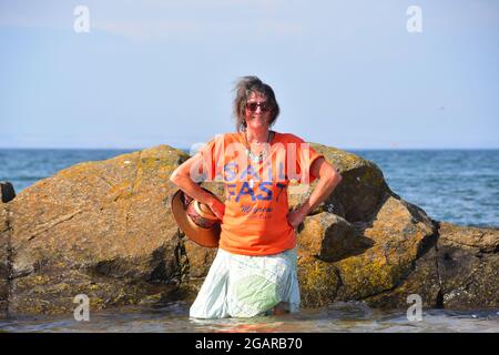 Il cappello di paglia cade fuori della roccia nel mare, Berwick del nord, Lothian orientale, Scozia Regno Unito Foto Stock