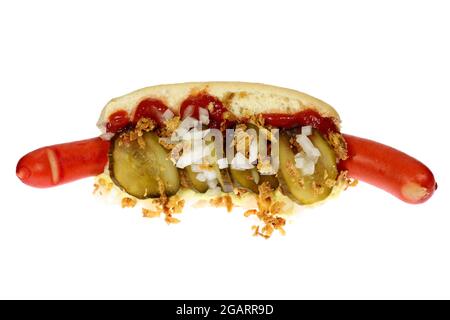 Hot dog in stile danese con tradizionale salsiccia rossa isolata su sfondo bianco Foto Stock