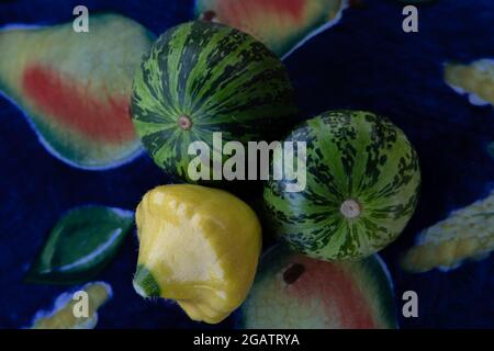 Squash estivo: Disco verde di patty Pan e Sunburst giallo di patty Pan Foto Stock