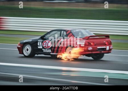 Towcester, Northamptonshire, Regno Unito. 1 agosto 2021. Il pilota di corse Simon Garrad (GB) e Nissan Skyline R32 guidano durante il Trofeo Adrian Flux per la storica sfida di MRL Touring Car durante il Festival delle corse automobilistiche classiche sul circuito di Silverstone ( Credit: Gergo Toth/Alamy Live News Foto Stock