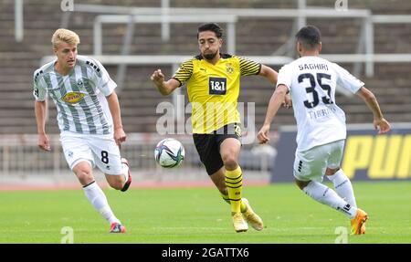 Primo: 31.07.2021, Fuvuball, calcio, 3° Bundesliga, stagione 2021/2022, BVB, Borussia Dortmund II, U23 - Waldhof Mannheim Immanuel PHERAI, BVB, witte contro WAGNER Foto Stock