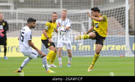 Primo: 31.07.2021, Fuvuball, calcio, 3° Bundesliga, stagione 2021/2022, BVB, Borussia Dortmund II, U23 - Waldhof Mannheim Immanuel PHERAI, BVB, destra contro SAGHIRI Foto Stock