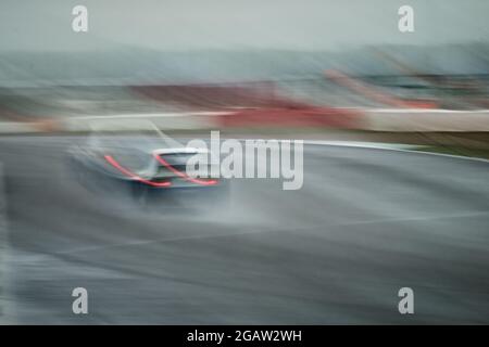 Towcester, Northamptonshire, Regno Unito. 1 agosto 2021. Il pilota da corsa ben Gill (GB) e Ford Capri RS 1600 guidano durante il Trofeo Adrian Flux per la storica sfida di MRL Touring Car nel corso del Classic Motor Racing Festival sul circuito di Silverstone (Foto di Gergo Toth / Alamy Live News) Foto Stock