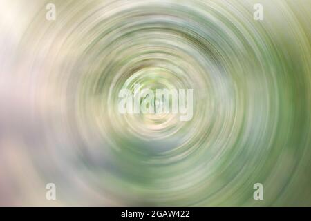 Struttura di sfondo, cerchi sull'acqua da una goccia d'acqua, vista dall'alto. Foto Stock