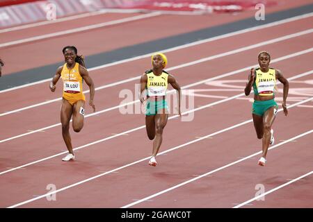 TA LOU Marie-Josee (CIV), MEDAGLIA d'Argento FRASER-PRYCE Shelly-Ann (JAM), Medaglia d'Oro THOMPSON-HERAH Elaine (JAM) durante i Giochi Olimpici Tokyo 2020, finale di 100m di atletica femminile il 31 luglio 2021 allo Stadio Olimpico di Tokyo, Giappone - Foto Kishimoto / DPPI Foto Stock