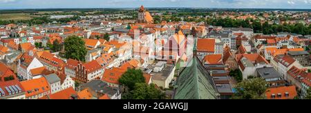 Vista sulla città vecchia dalla mosca della cattedrale di San Nikolai. La città di Greifswald è una città dell'omonimo stato federato del Meclemburgo-Pomerania anteriore. Foto Stock