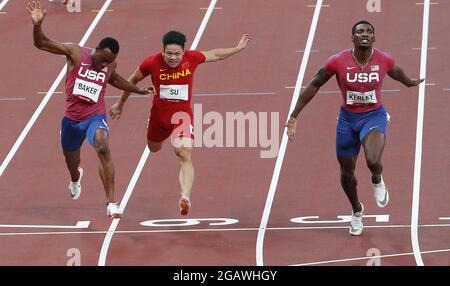 Tokyo, Giappone. 01 agosto 2021. (L-R) Ronnie Baker (USA), Bingtian su (Cina) e Fred Kerley (USA) attraversano il traguardo nei 100 METRI degli uomini alla competizione atletica durante le Olimpiadi estive di Tokyo, Giappone, domenica 1 agosto 2021. Lamont Marcel Jacobs d'Italia ha vinto l'oro con un tempo di 9.80 secondi. Foto di Bob strong/UPI Credit: UPI/Alamy Live News Foto Stock