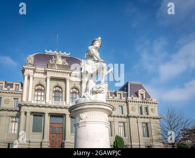 Statua di William Tell di fronte al Palazzo di Giustizia - Losanna, Svizzera Foto Stock