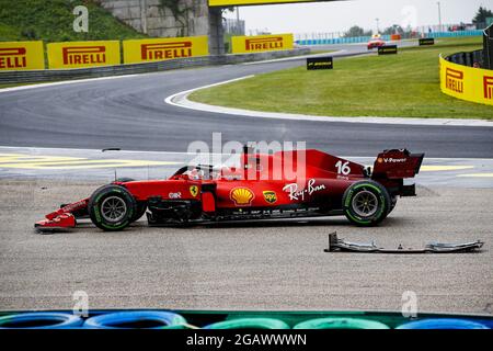 Budapest, Ungheria. 1 agosto 2021. Budapest, Ungheria. 1 agosto 2021. Mogyorod, vicino a Budapest, Ungheria. 01 agosto 2021. 16 LECLERC Charles (mco), Scuderia Ferrari SF21, crash, incidente durante la Formula 1 Magyar Nagydij 2021, Gran Premio d'Ungheria, 11° appuntamento del Campionato Mondiale FIA Formula 1 2021 dal 30 luglio al 1 agosto 2021 sull'Hungaroring, a Mogyorod, vicino Budapest, Ungheria - Foto Xavi Bonilla/DPPI Credit: Agenzia fotografica indipendente/Alamy Live News Foto Stock