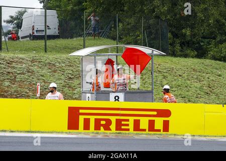 Budapest, Ungheria. 1 agosto 2021. Budapest, Ungheria. 1 agosto 2021. Bandiera rossa durante la Formula 1 Magyar Nagydij 2021, Gran Premio d'Ungheria, 11° round del Campionato del mondo di Formula uno 2021 FIA dal 30 luglio al 1 agosto 2021 sull'Hungaroring, a Mogyorod, vicino Budapest, Ungheria - Photo Xavi Bonilla / DPPI Credit: Independent Photo Agency/Alamy Live News Foto Stock