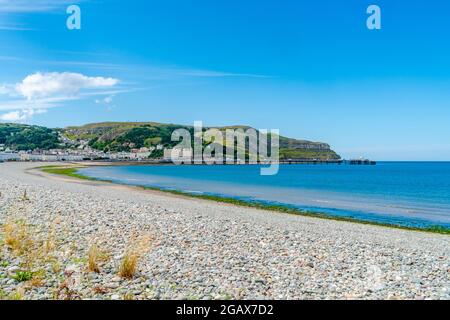 Vista della North Shore Beach di Llandudno, del molo di Llandudno e del Great Orme. Galles Foto Stock