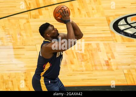 Orlando, Florida, USA, 19 febbraio 2021, New Orleans Pelicans Power Forward Zion Williamson 1 spara un tiro libero durante la partita all'Amway Center (Photo Credit: Marty Jean-Louis) Foto Stock